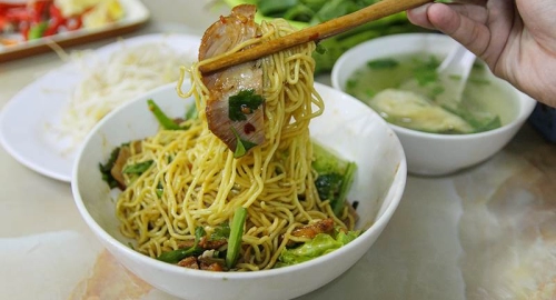 Phố ẩm thực đêm Phạm Hồng Thái
